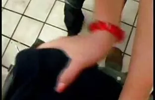 XXX Ha donne anziane porche una sedia dura di fronte ai suoi amici scherzi
