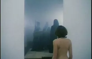 XXX Il bambino con il naso del rasoio vecchie nonne porche nella trama è in fiore e non abbiamo nemmeno ottenuto la fotocamera