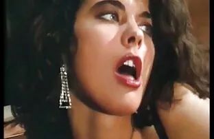 XXX Movimento seduto sui rami in mature grasse porche bagno