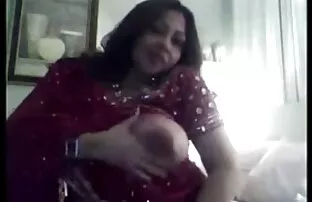 XXX Si porcellone mature vede la ragazza nuda in bagno
