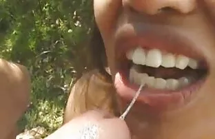 XXX Labbro molto eccitato e assorbe lo sperma sposate porche
