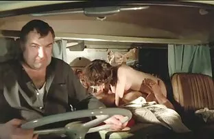 XXX Ha vecchie mature porche dato una torta a un uomo e la partecipazione a una serie di tre