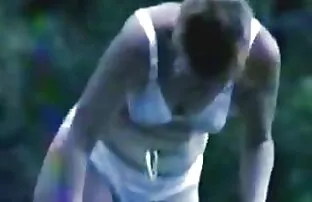XXX Moglie con tatuaggio sulla schiena in piedi belle donne mature porche postura