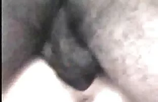 XXX Uno sconosciuto ha fatto sesso con un vibratore tra le gambe mature molto porche